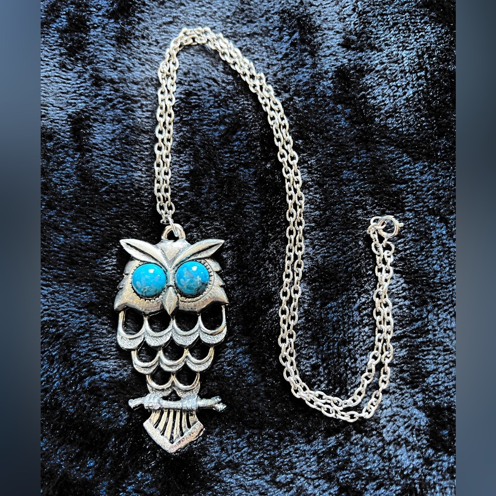 Vintage silvertone owl pendant necklace faux turquoise eyes whimsy 70s